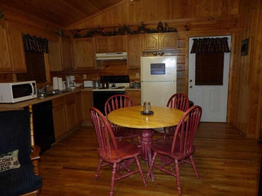 Beary Tale! Your Happily Ever After Starts Here! Sevierville Eksteriør billede